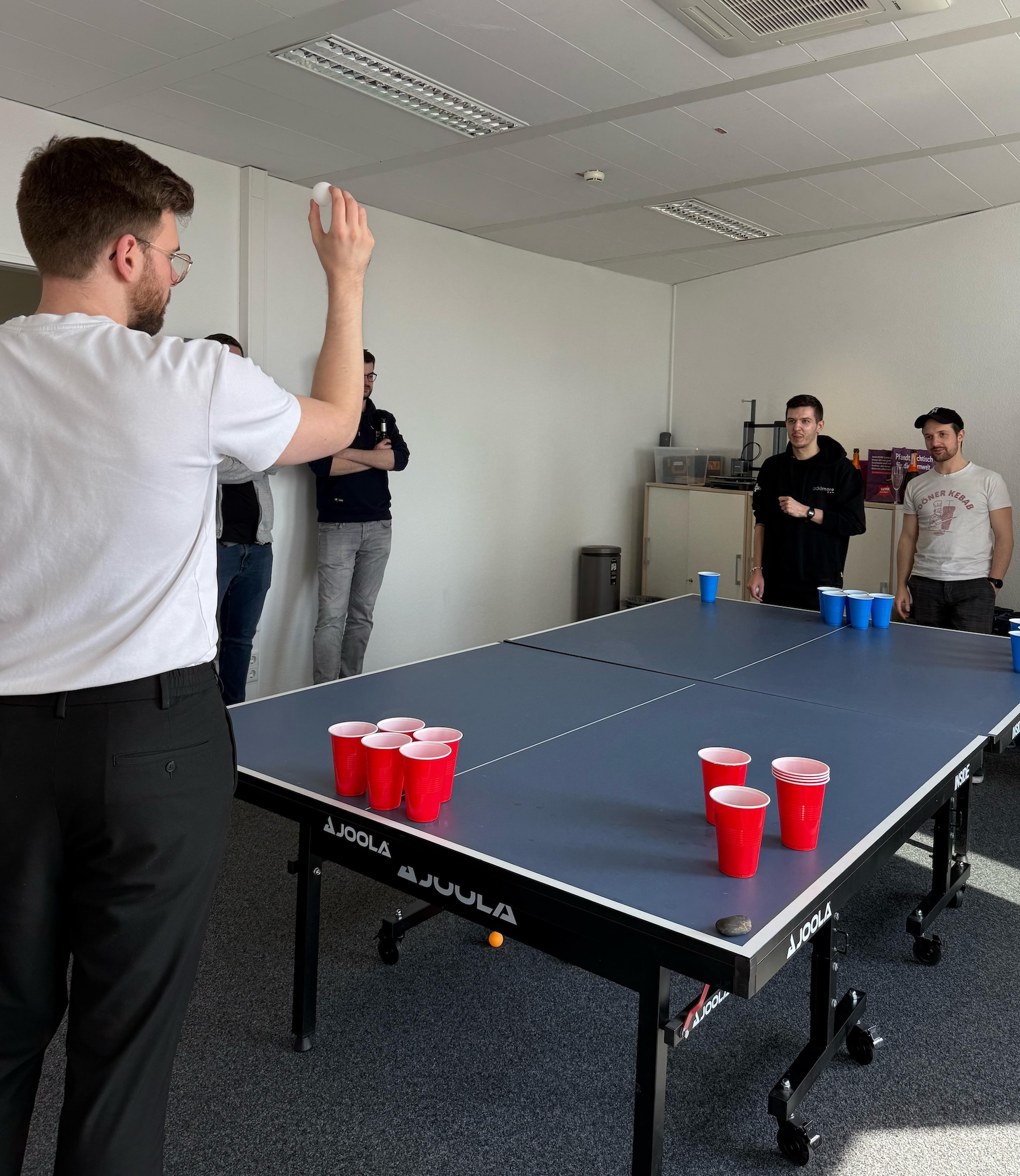 Bilder Johanna Office Pong Bearbeitet Klein